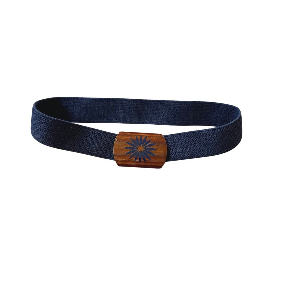 Vintage women’s navy stretchy belt with wooden sun engraved buckle s-m - Picture 1 of 5